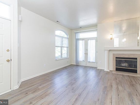 4th image of 1004 Barbaras Ct