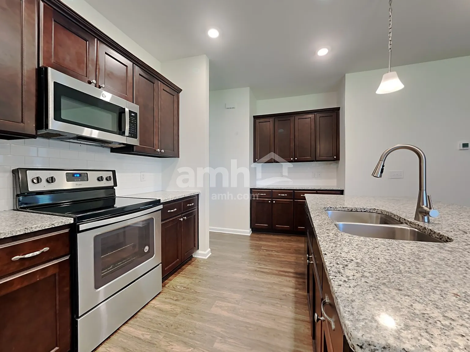 4 bed, 2.5 bath, 2138 sqft, $2,300 — Photo 4