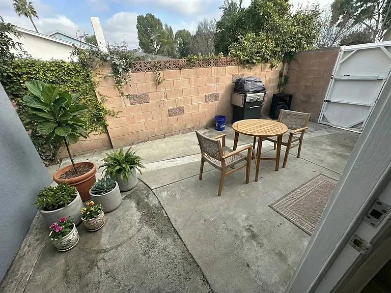 8361 Woodlake Ave — Photo 3