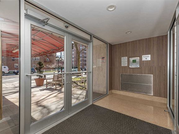 5th image of 15120 88th St APT 1B