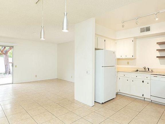 4th image of 2921 E Sunflower Cir
