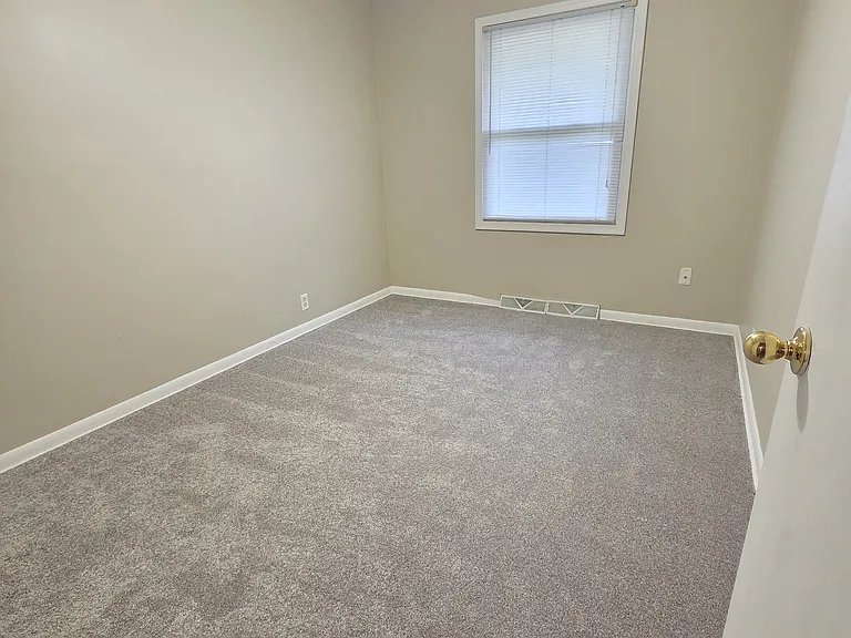 5526 Cedar St — Photo 12