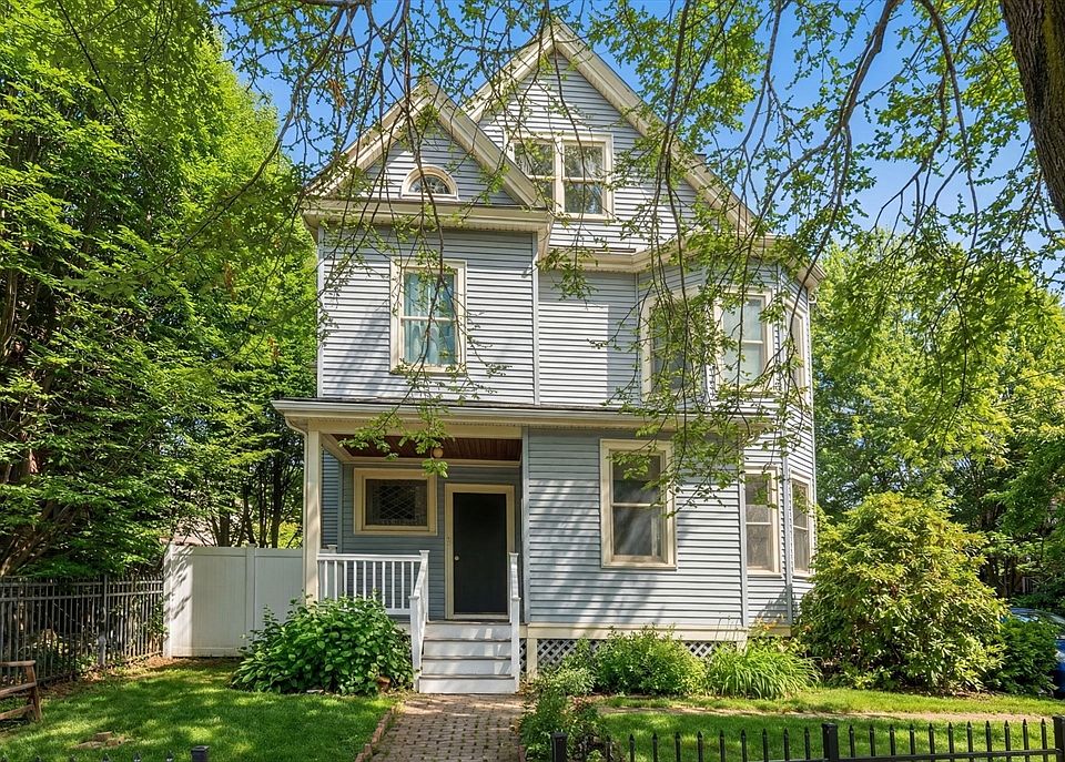1st image of 7 Russell St #3