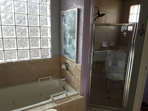 Jacuzzi tub,  walk-in shower