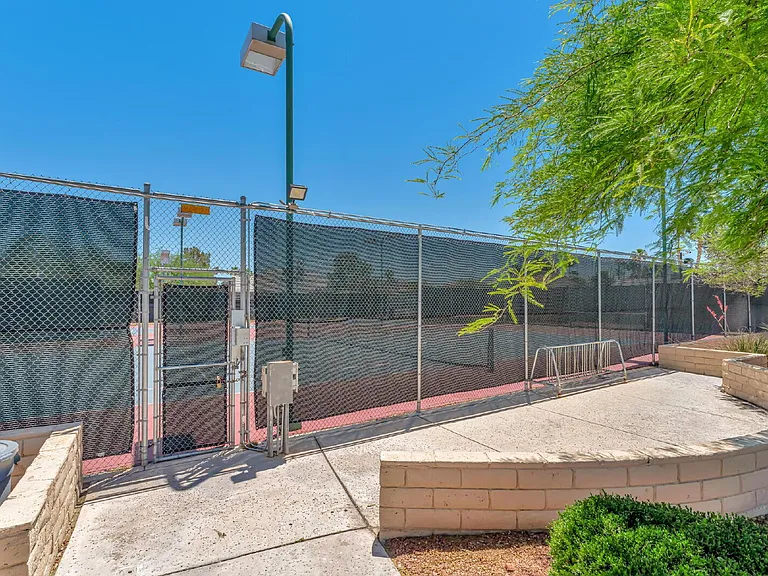2560 Silver Shadow Dr — Photo 34