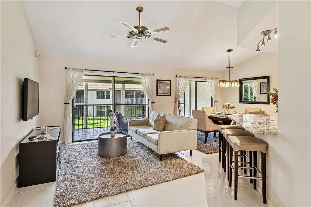 2 bed, 1110 sqft, $3,000 — Photo 2