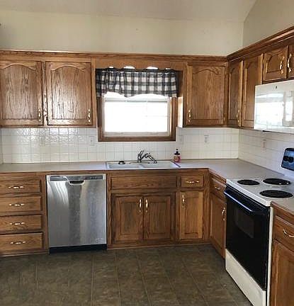 5th image of 200 NE Topaz Dr