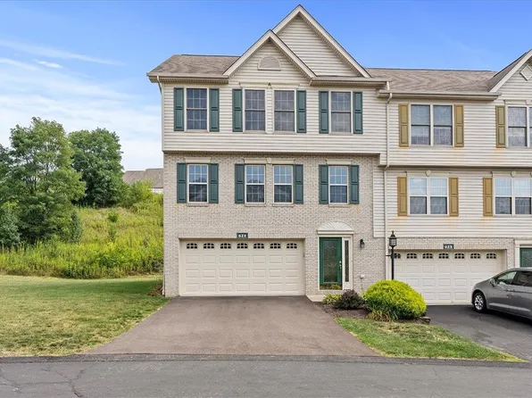 621 Hilton Cir, Oakdale, PA 15071