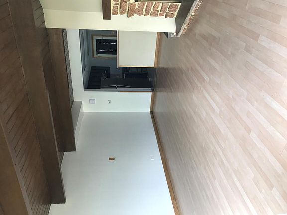 3rd image of 405 Meadow Green Ln