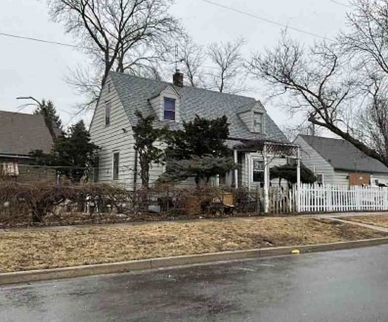 2nd image of 720 13th St