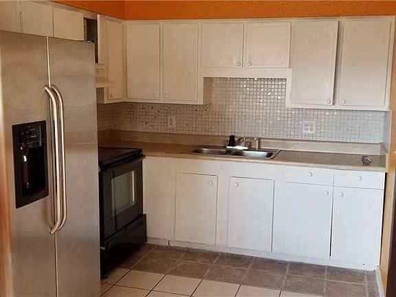 3rd image of 6026 Crestridge Rd