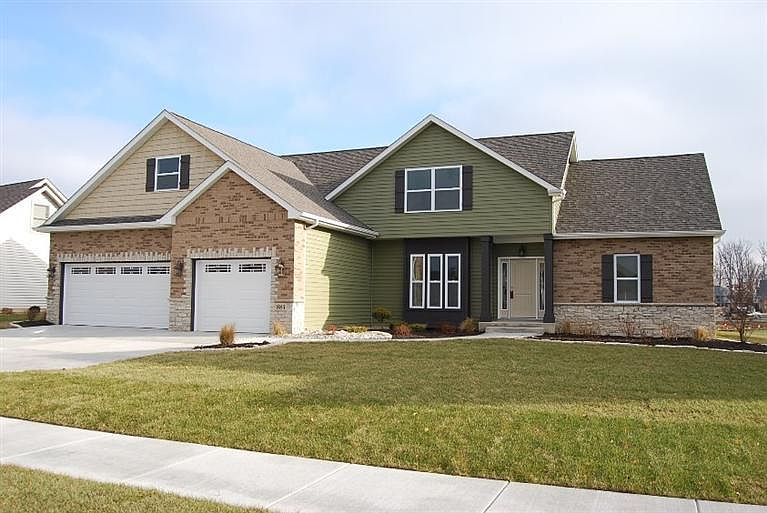 1st image of 884 Huey Dr