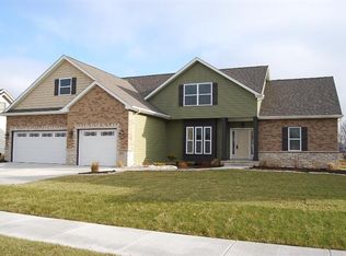 884 Huey Dr, Crown Point, IN 46307