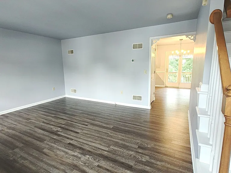 52 Michael Ct — Photo 4