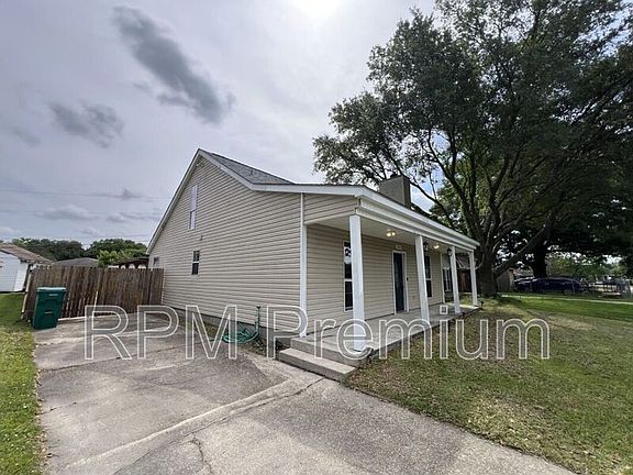 3rd image of 8725 Fairoaks St