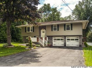 548 Cedarbrook Cres, Utica, NY 13502