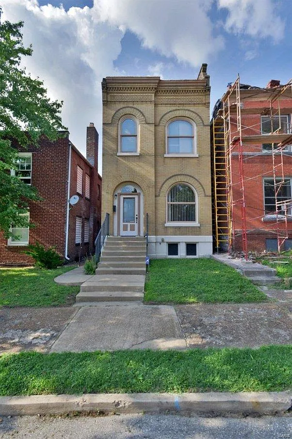 2653 Allen Ave photo 1
