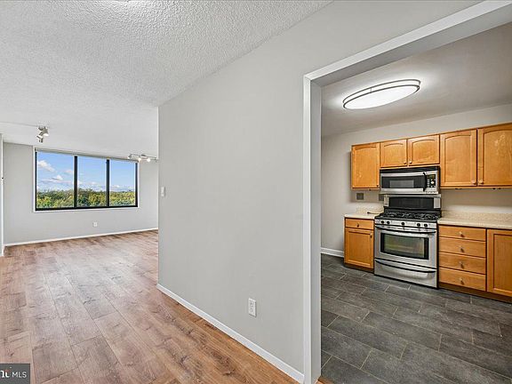 3rd image of 5225 Pooks Hill Rd APT 1328N