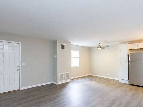 319 W Lokey Ave #A21