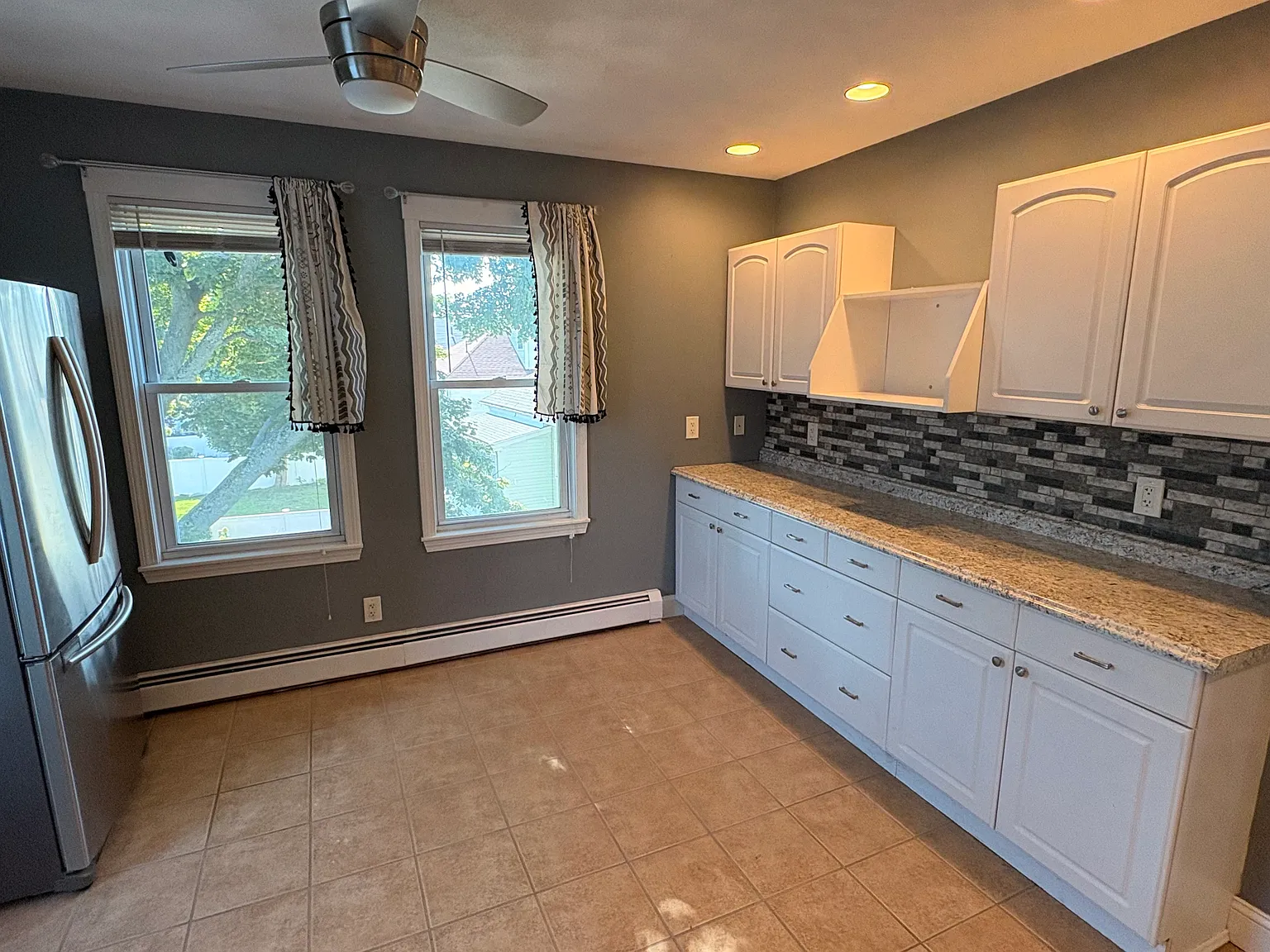 3 bed, 1300 sqft, $3,200 — Photo 2