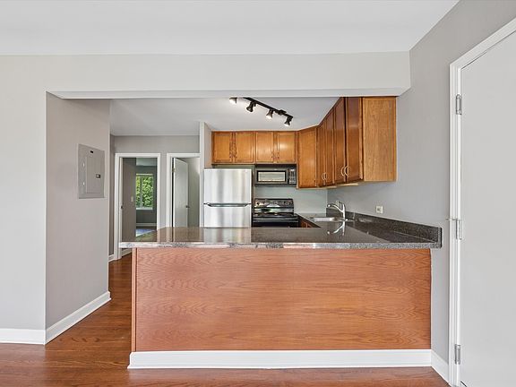 5th image of 5852 Forest View Rd APT F