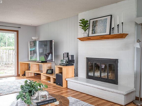 4th image of 2810 SE Camwal Dr
