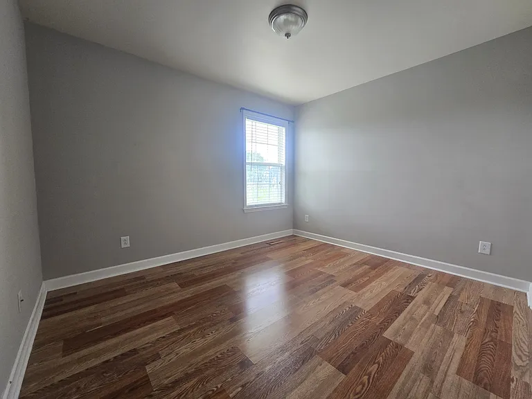 2229 Dewey Dr — Photo 10