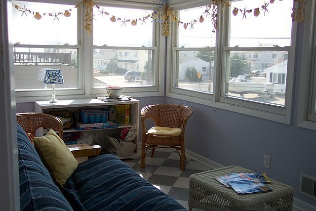 2nd Floor Sunporch Give Peak of Ocean 