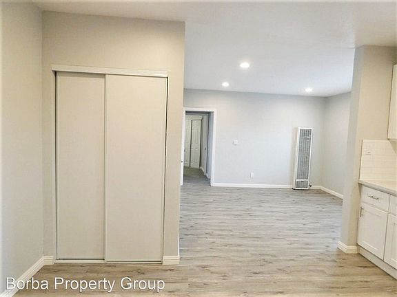 4th image of 1023 Hoffman Ave