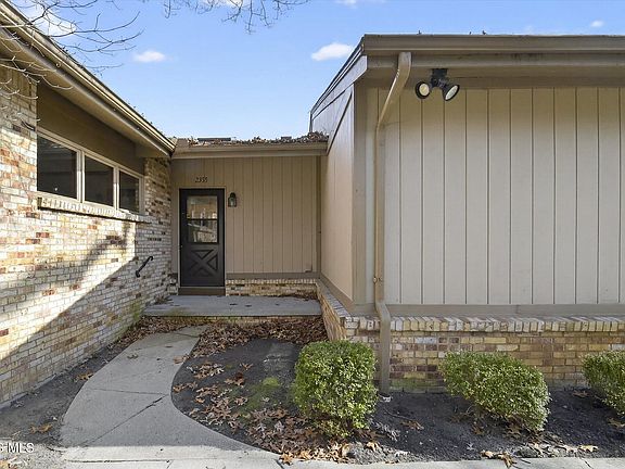 3rd image of 2355 Parliament Sq #2355