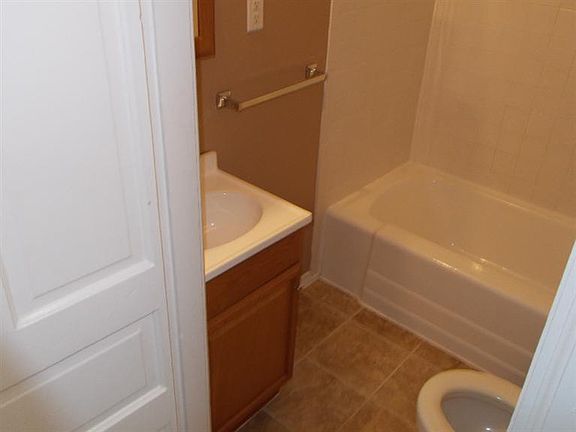 5th image of 4816 Myrtle Ave