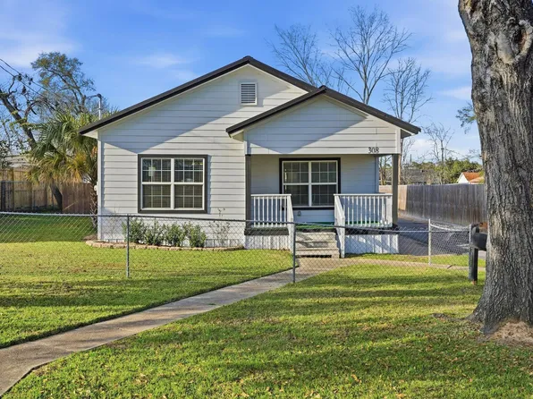 308 E Phillips St, Conroe, TX 77301