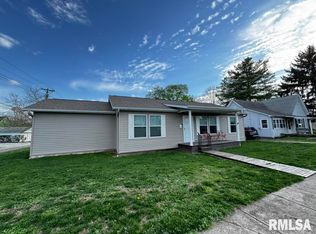 138 E Washington St, Rushville, IL 62681