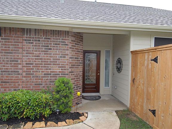 The side entrance eliminates the hallway and adds room + presents a nice view upon entering