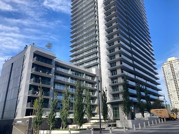2nd image of 3809 Evergreen Pl #614