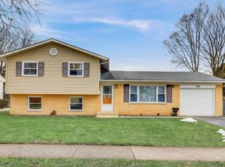 476 Raupp Blvd, Buffalo Grove, IL 60089