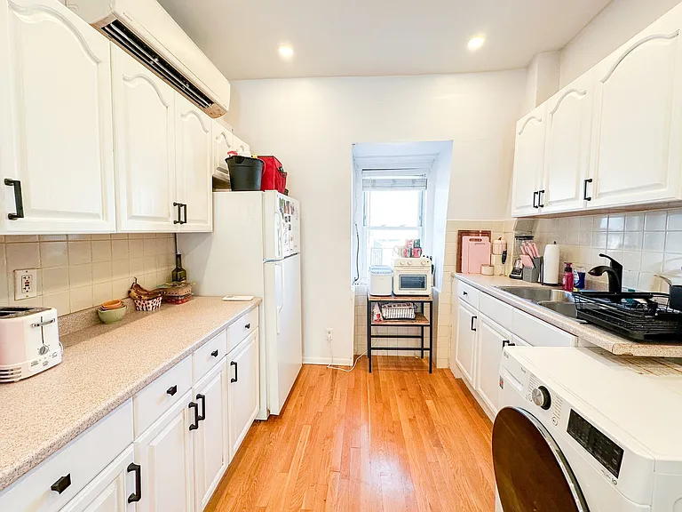 4 Viking St #2 — Photo 4