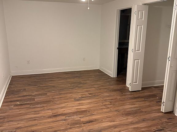 4th image of 224 Maplewood St