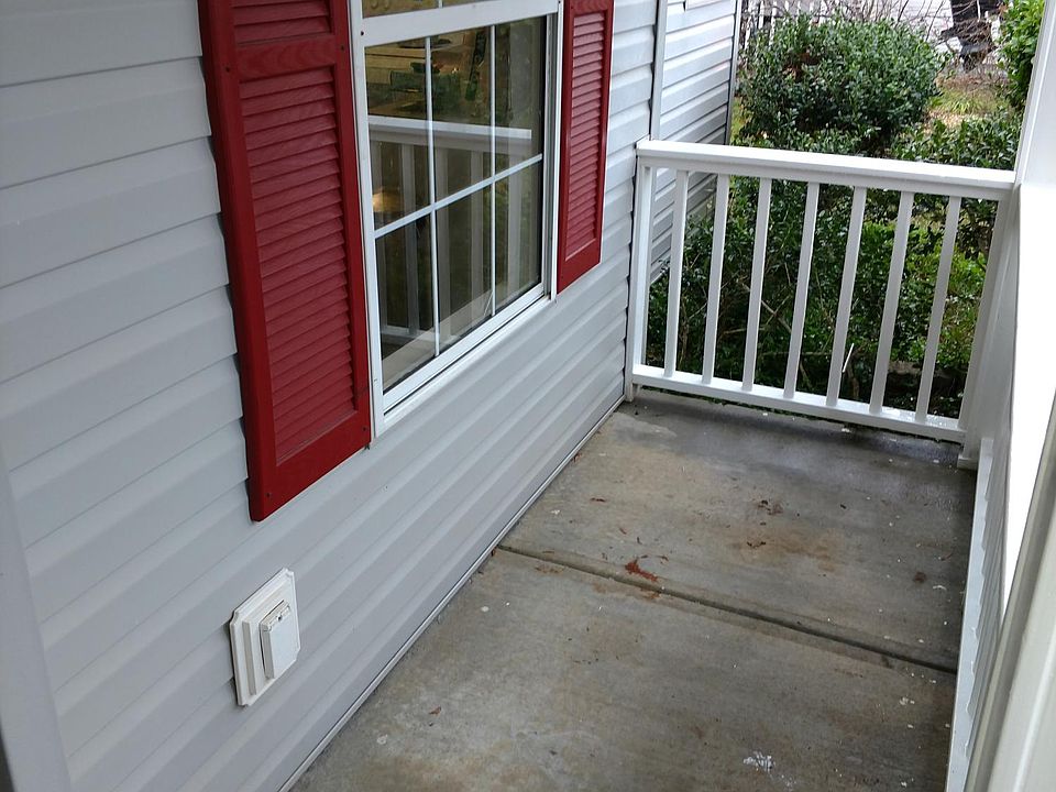 2nd image of 113 Wilton St