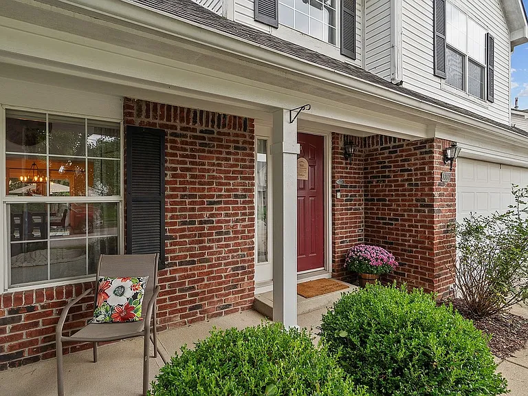 3397 Yorkshire Dr — Photo 2