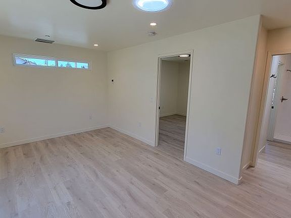 4th image of 132 Washburn Ave