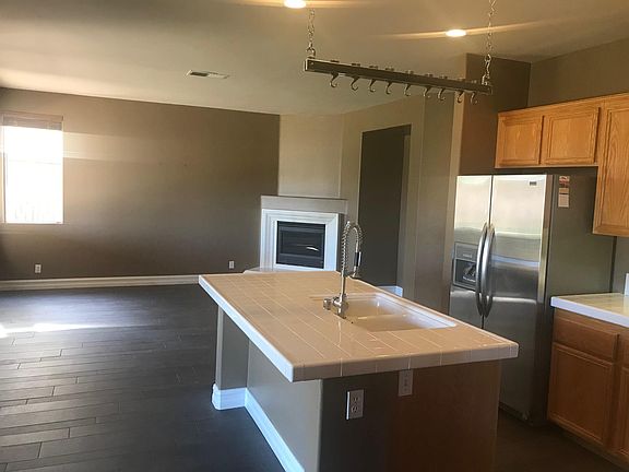 Family Room w/Kitchen