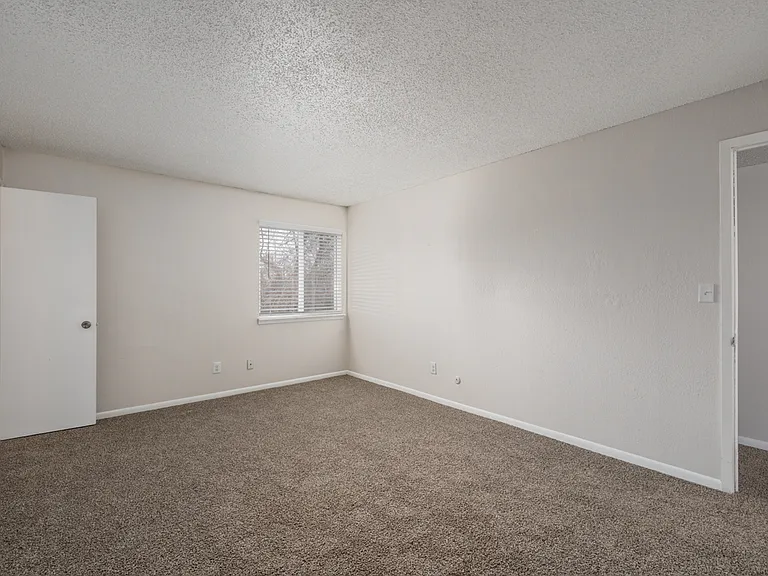 Riverside Heights Apartments — Photo 14