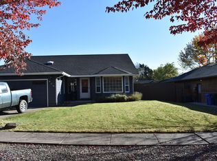 410 Garden Cir, Eagle Point, OR 97524
