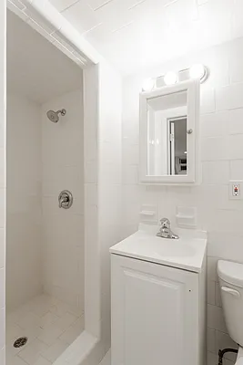 Rented by Bond New York | media 23