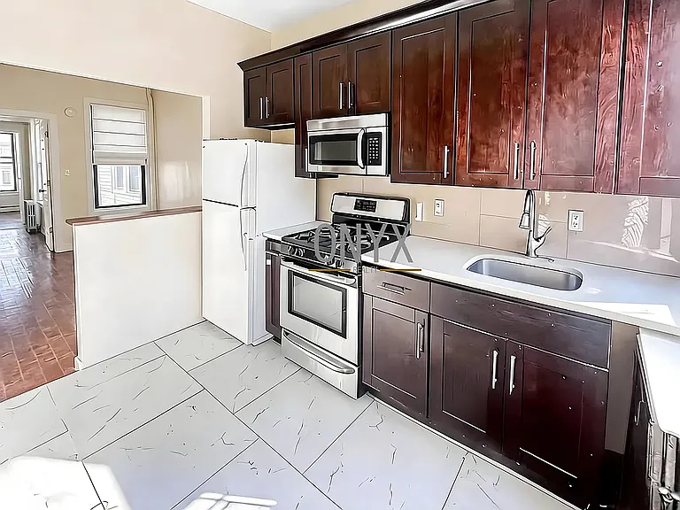 1677 Gates Ave #2L — Photo 2