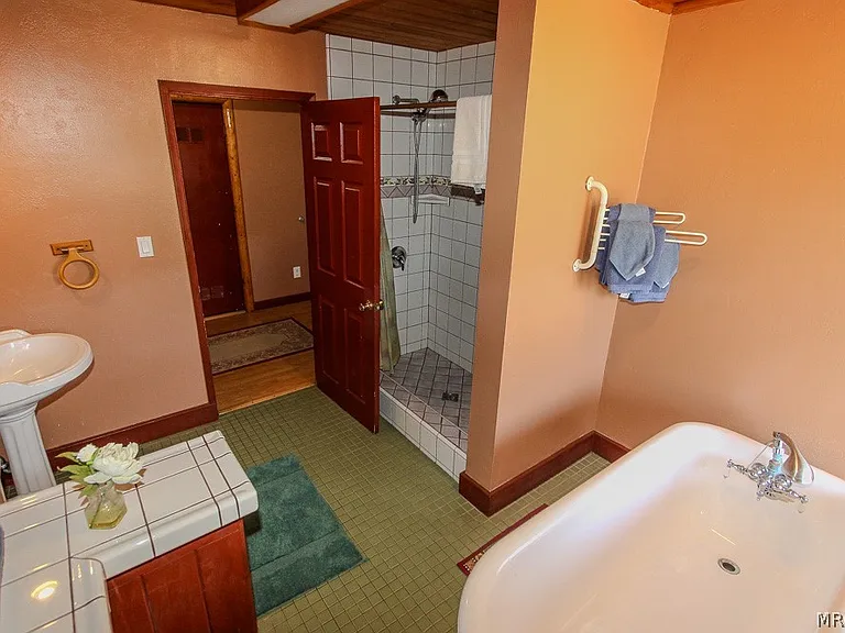 46784 Pioneertown Rd — Photo 20
