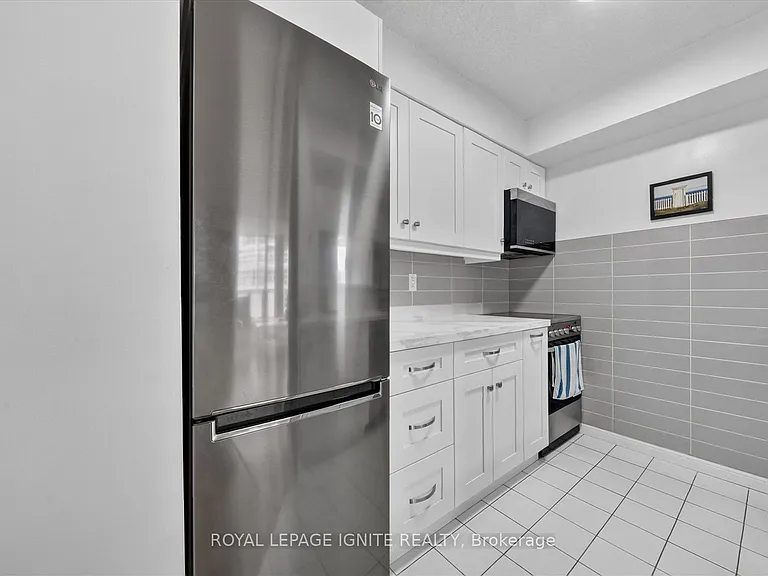 24 Wellesley St W #1206 — Photo 14