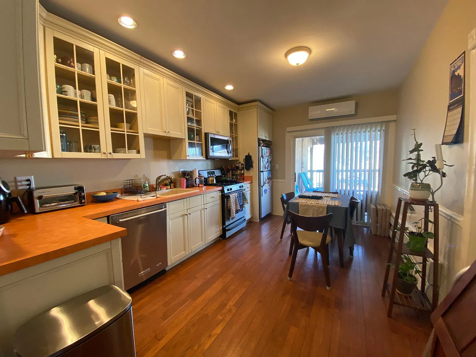 2 bed, 99999 sqft, $3,200 — Photo 2
