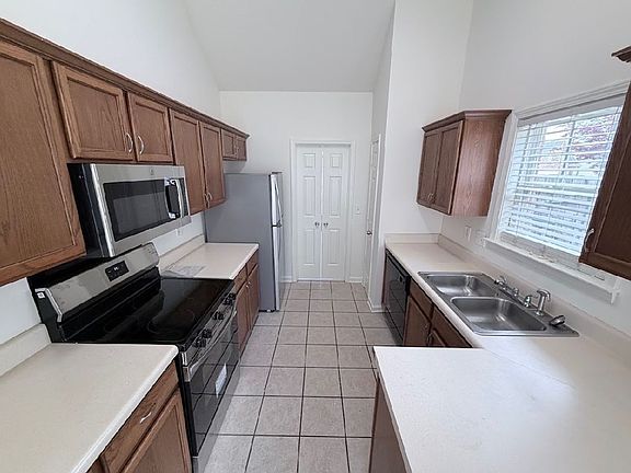 4th image of 10097 Bloomsbury Ave